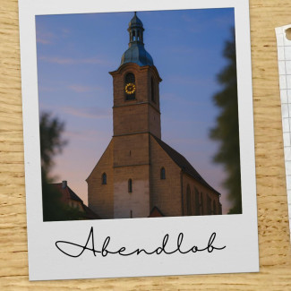 Stadtkirche Hersbruck vor Abendhimmel